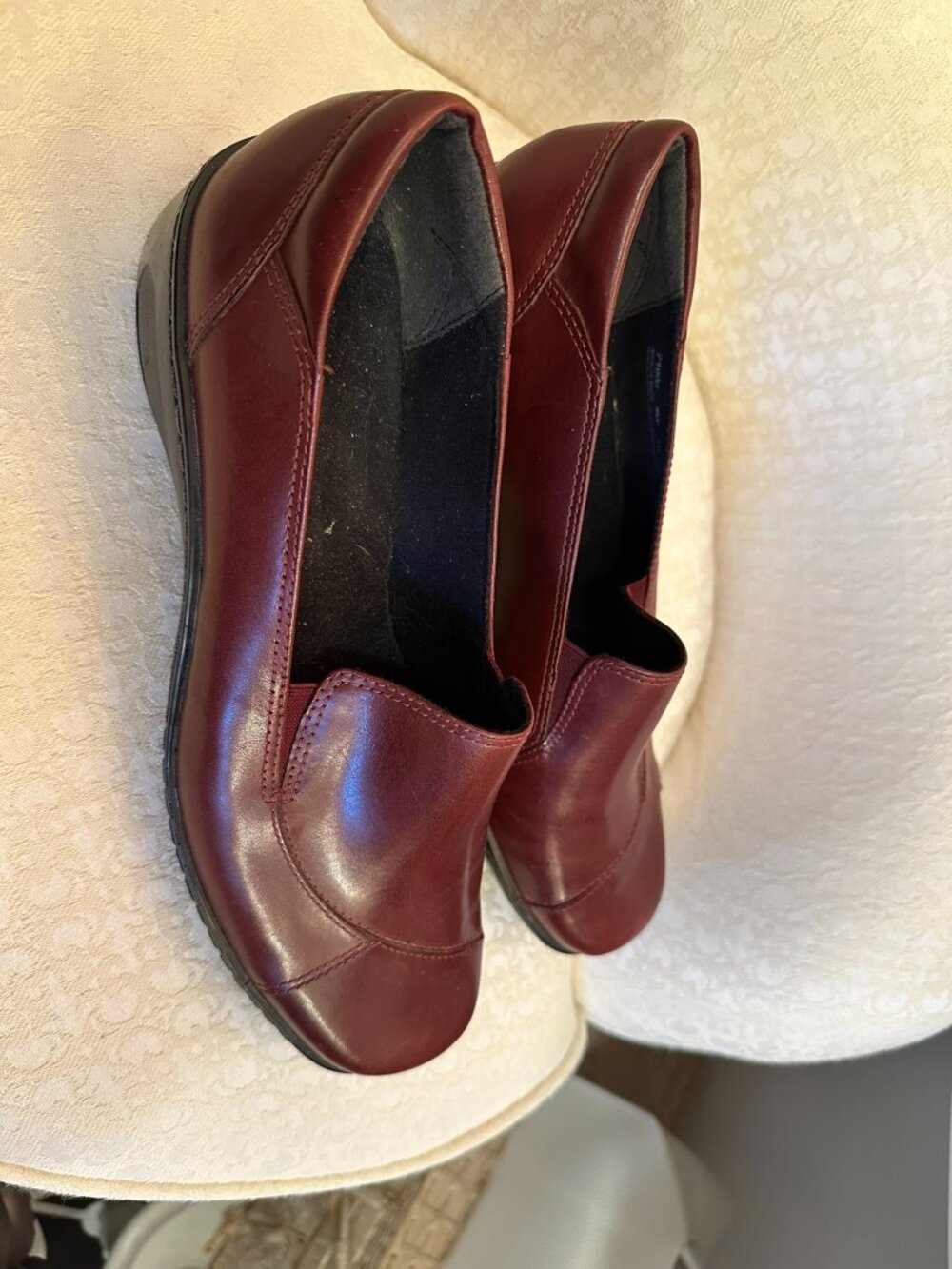 Clarks Brown-Burgundy NWOT 9W 2"HEEL